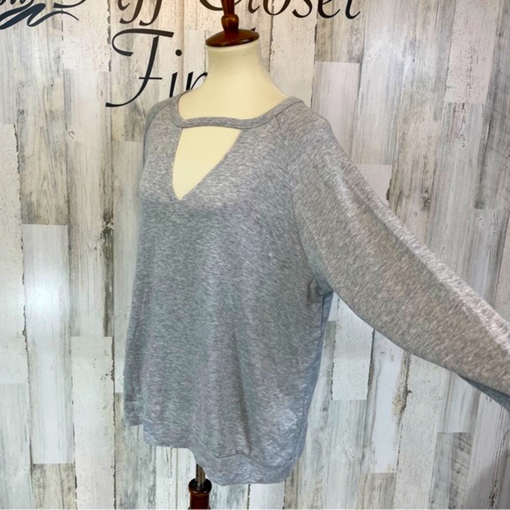 Torrid Gray Soft Distressed V Keyhole Stretch Shirt Top Blouse Long Sleeve Sz 2
